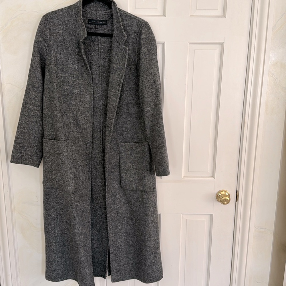 Zara hand made wool coat, wore once. in a good condition.